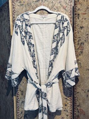 Free People Embroidered Kimono Jacket Cream w/Blue Accents Size XL With Tie